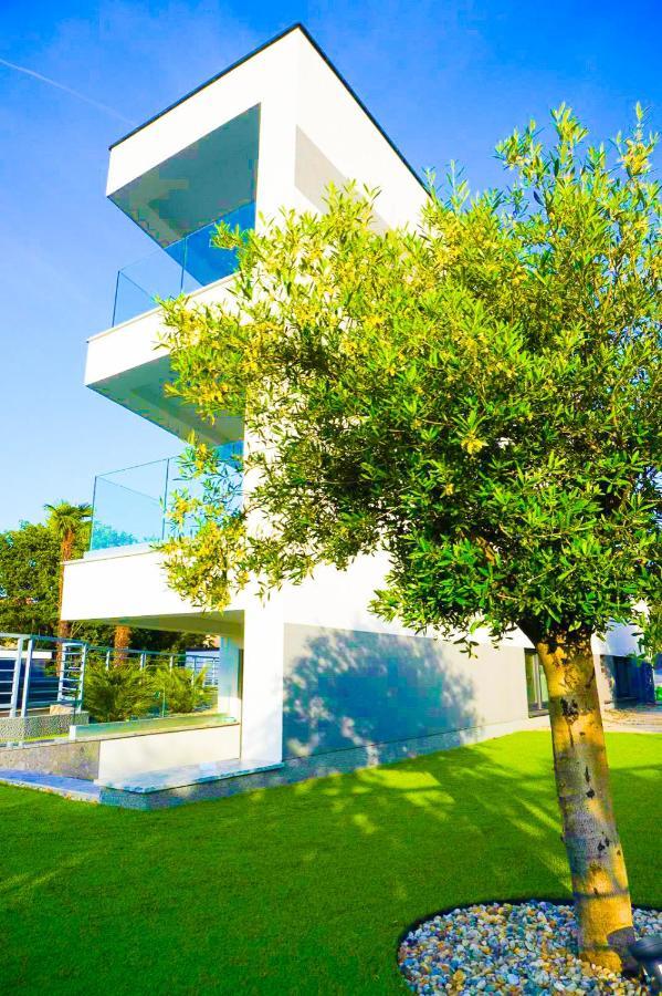 Villa Mirno More Apartments Malinska Exterior photo
