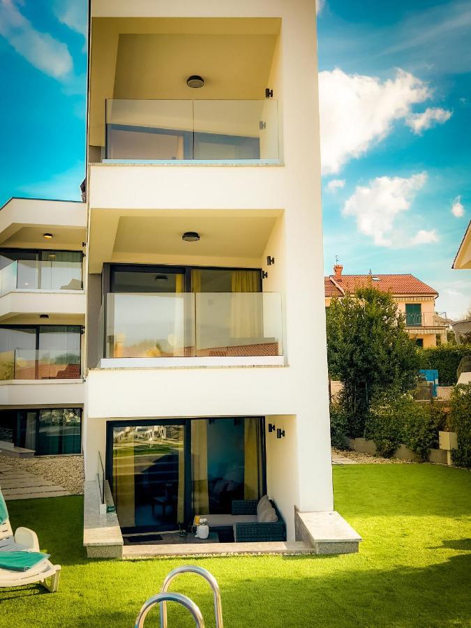 Villa Mirno More Apartments Malinska Exterior photo