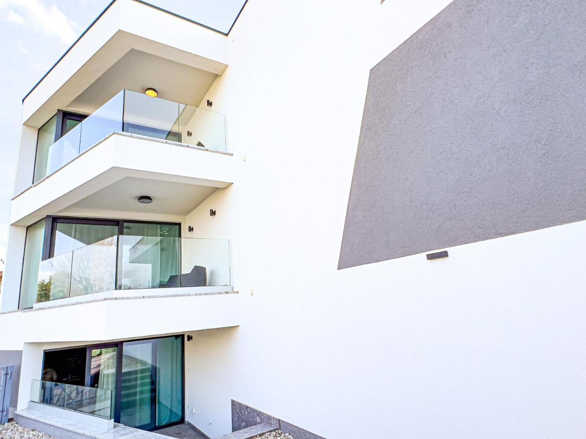 Villa Mirno More Apartments Malinska Exterior photo