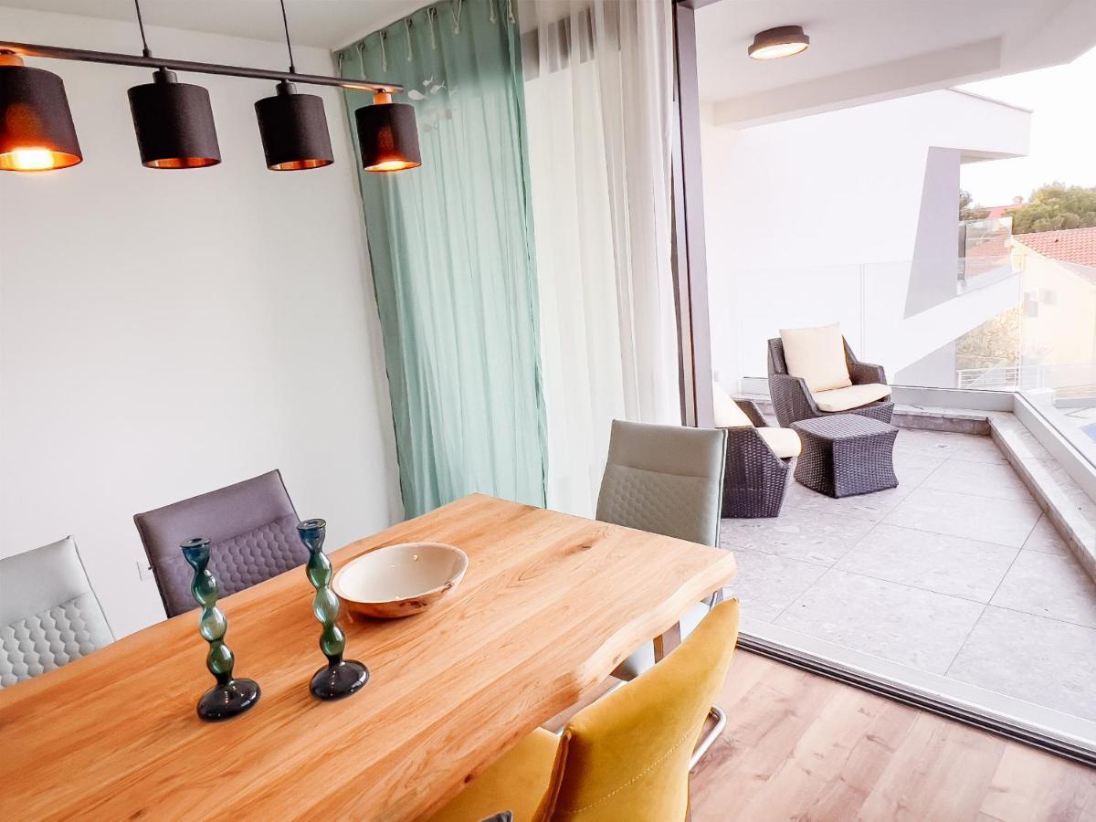 Villa Mirno More Apartments Malinska Exterior photo