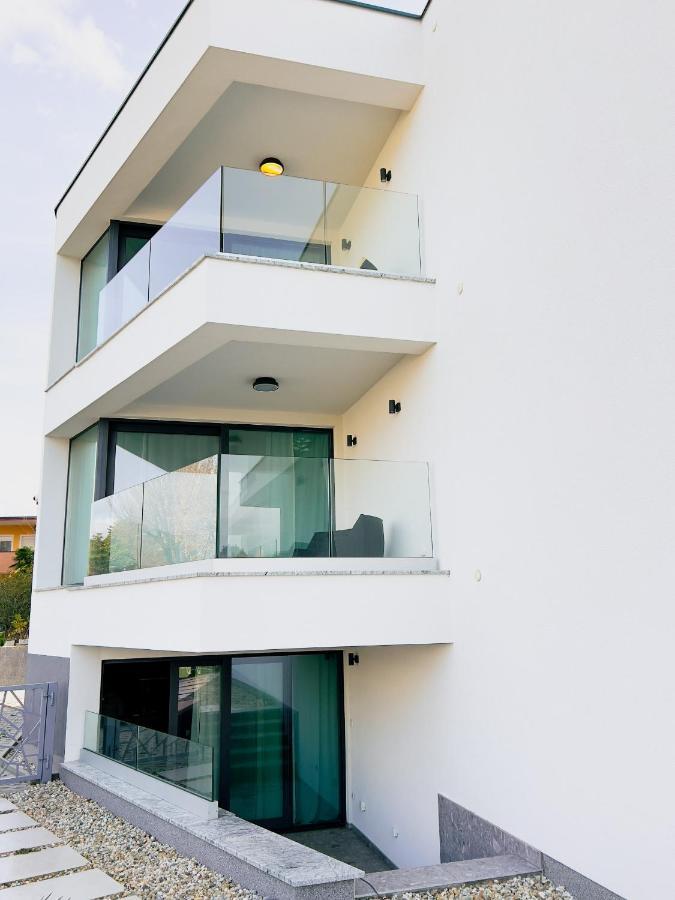 Villa Mirno More Apartments Malinska Exterior photo