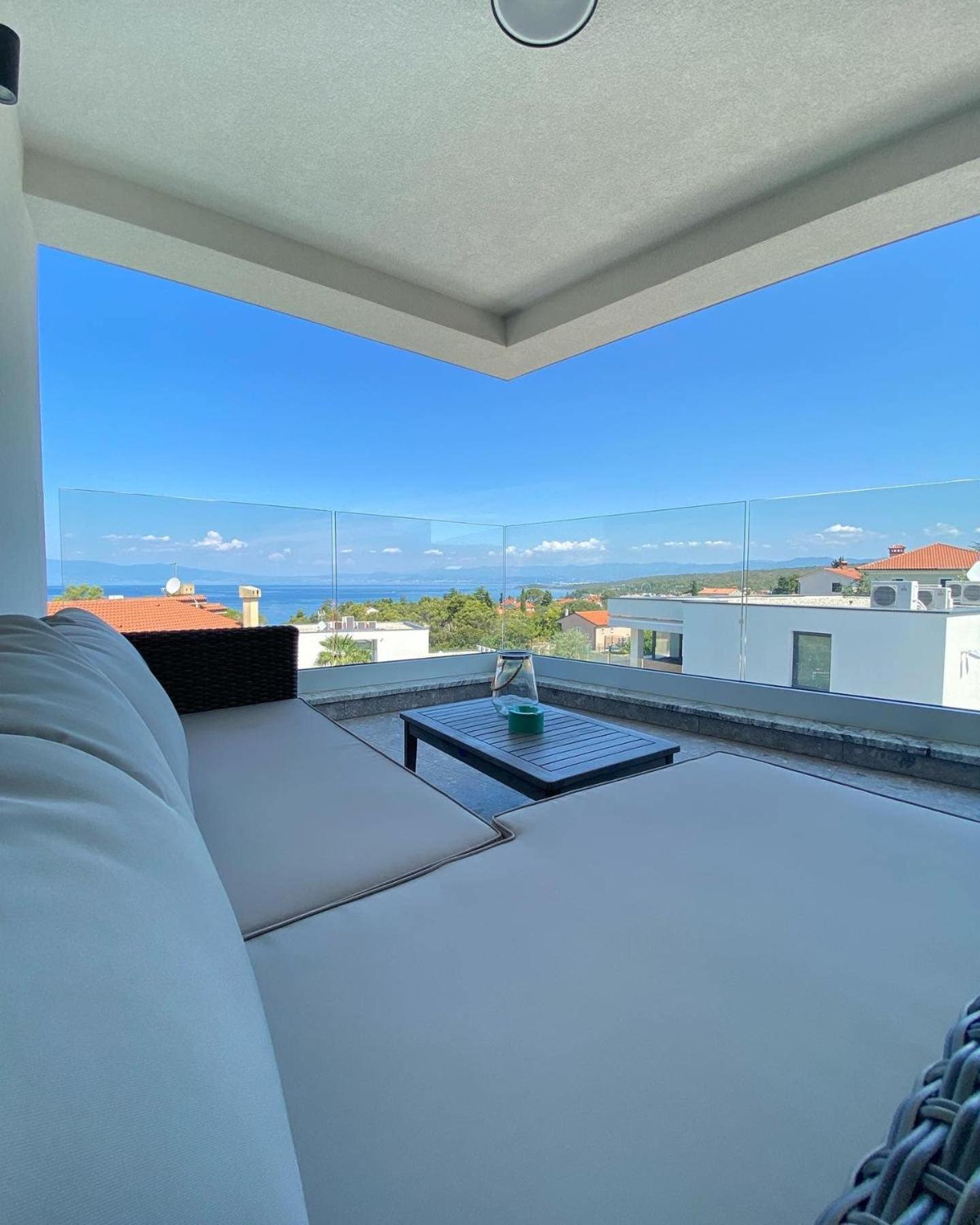 Villa Mirno More Apartments Malinska Exterior photo